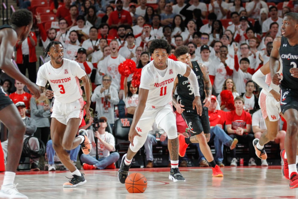 Hinton and his flat basketball | GoCoogs.com