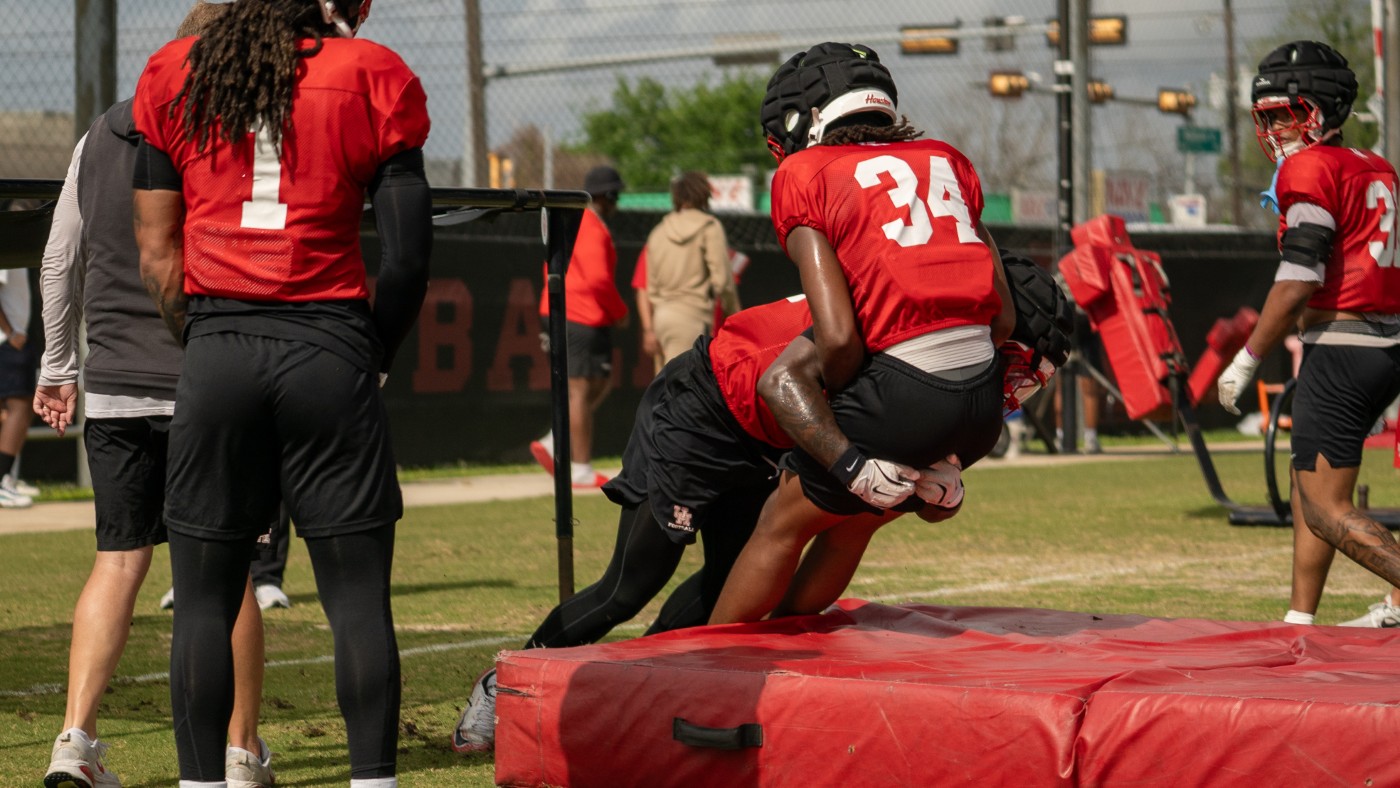 Linebackers work on wrapping up technique » GoCoogs.com