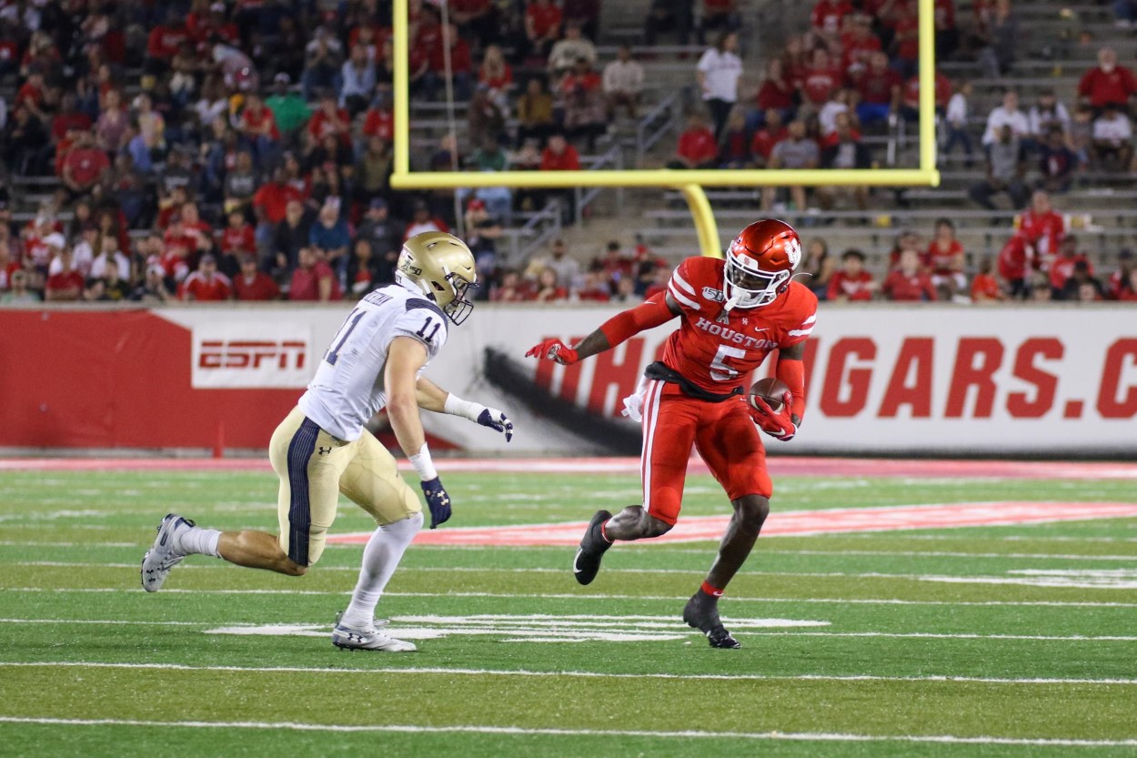 Marquez Stevenson makes a catch »